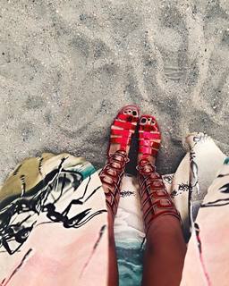 Alina Ceusan feet photo 8