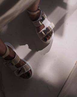 Alina Ceusan feet photo 9