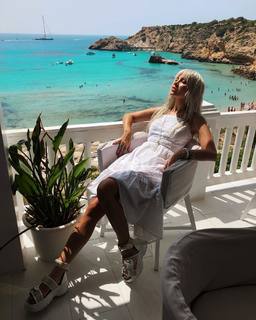 Alina Ceusan feet photo 1