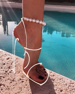 Alina Ceusan feet photo 12