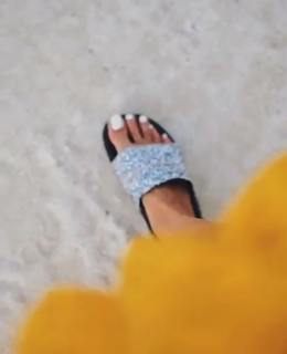 Alina Ceusan feet photo 5