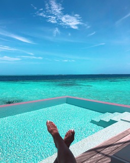 Alina Ceusan feet photo 4