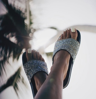 Alina Ceusan feet photo 8