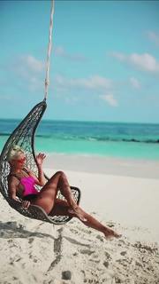 Alina Ceusan feet photo 7