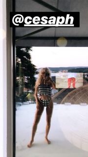 Alina Ceusan feet photo 2