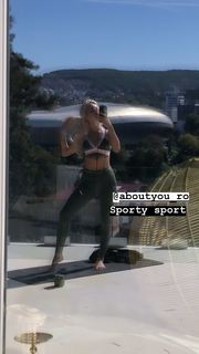 Alina Ceusan feet photo 5
