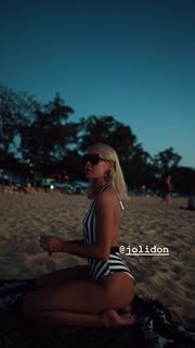 Alina Ceusan feet photo 11