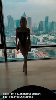 Alina Ceusan feet photo 17