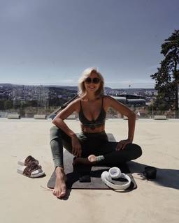 Alina Ceusan feet photo 4