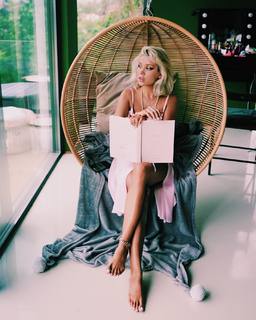 Alina Ceusan feet photo 10