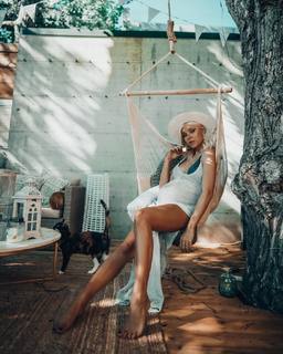 Alina Ceusan feet photo 2