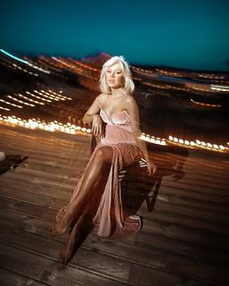 Alina Ceusan feet photo 10