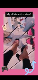Alina Ceusan feet photo 2