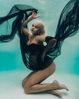 Alina Ceusan feet photo 1