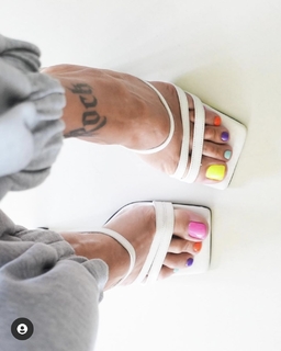Alina Ceusan feet photo 5