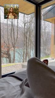 Alina Ceusan feet photo 1