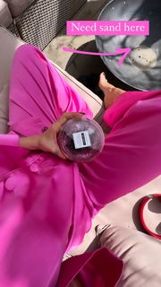 Alina Ceusan feet photo 2