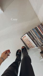 Alina Ceusan feet photo 14
