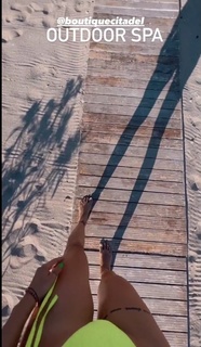 Alina Ceusan feet photo 4
