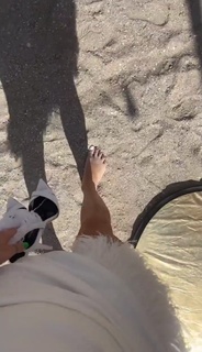 Alina Ceusan feet photo 1
