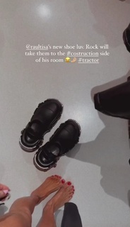 Alina Ceusan feet photo 8