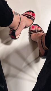 Alina Ceusan feet photo 3