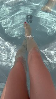 Alina Ceusan feet photo 9