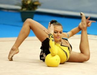 Alina Kabaeva feet photo thumbnail