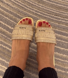 Alina Lobacheva feet photo thumbnail