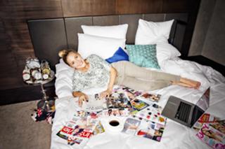 Alina Merkau feet photo thumbnail