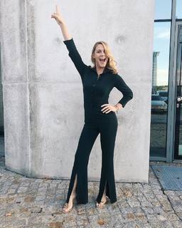 Alina Merkau feet photo thumbnail