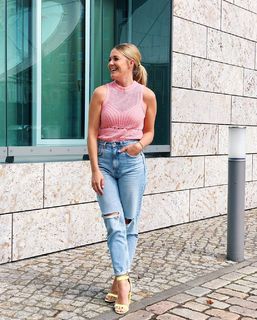 Alina Merkau feet photo thumbnail