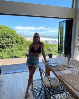 Alina Merkau feet photo thumbnail