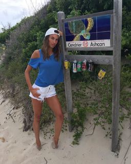 Alina Puscau feet photo 18
