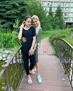 Alina Zagitova feet photo thumbnail