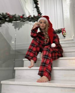 Alina Zagitova feet photo thumbnail