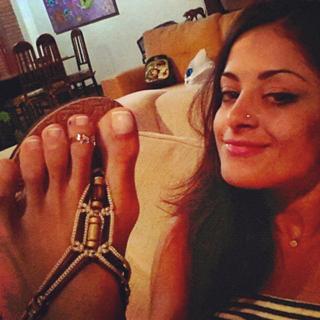 Aline Campos feet photo thumbnail