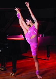 Aline Campos feet photo thumbnail