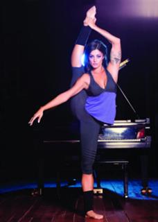 Aline Campos feet photo thumbnail