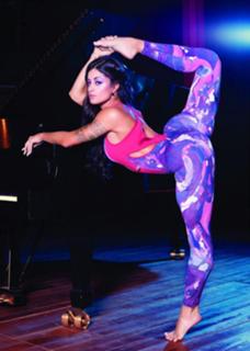 Aline Campos feet photo thumbnail