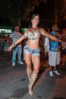 Aline Campos feet photo thumbnail