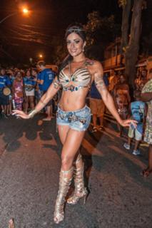 Aline Campos feet photo thumbnail