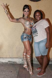 Aline Campos feet photo thumbnail