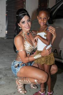 Aline Campos feet photo thumbnail