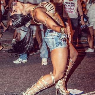 Aline Campos feet photo thumbnail