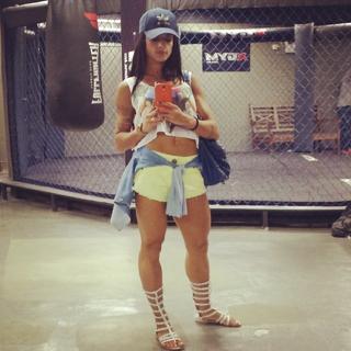 Aline Campos feet photo thumbnail