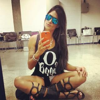 Aline Campos feet photo thumbnail