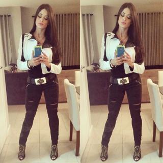 Aline Campos feet photo thumbnail