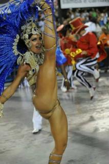 Aline Campos feet photo thumbnail