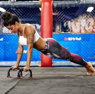 Aline Campos feet photo thumbnail